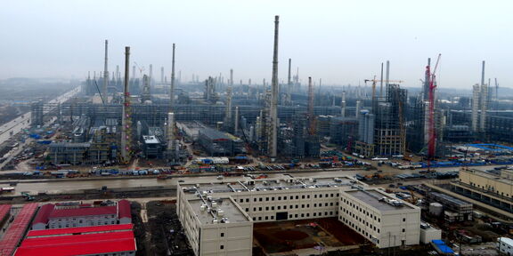Asian paraxylene/naphtha spread slips to 3-month low ahead of China's Golden Week. 