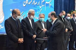 پتروشیمی تبریز به عنوان صادرکننده نمونه برگزیده و از این مجتمع تجلیل و تقدیر شد 