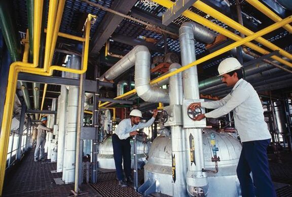 India's Reliance net profit rises in Sept-Dec despite drop in revenue