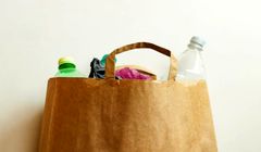 صف های طولانی در شهر مرزی بازرگان، بین ترکیه و ایران، به کندی تجارت بین دو کشور ادامه می دهد/معاملات پلی اتیلن در بازار ترکیه کمیاب شد