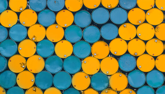 Oil prices drop almost 1% on concerns US recession may be looming