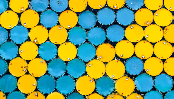 Oil prices drop almost 1% on concerns US recession may be looming