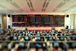 تغییر جهت قیمت آتی پی وی سی 