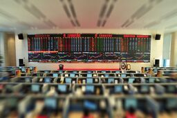 تغییر جهت قیمت آتی پی وی سی 