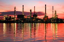 سرمایه اندک برای پروژه‌های عظیم پتروشیمی در ایران