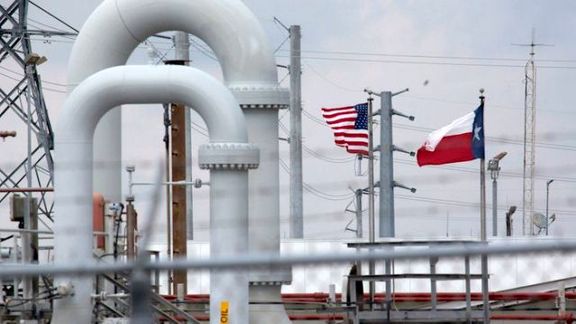 Texas oil producers ask state to limit output as prices collapse