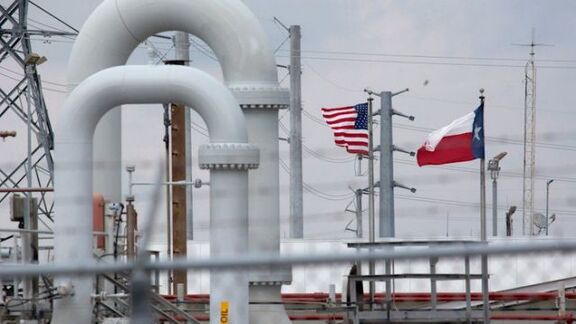 Texas oil producers ask state to limit output as prices collapse