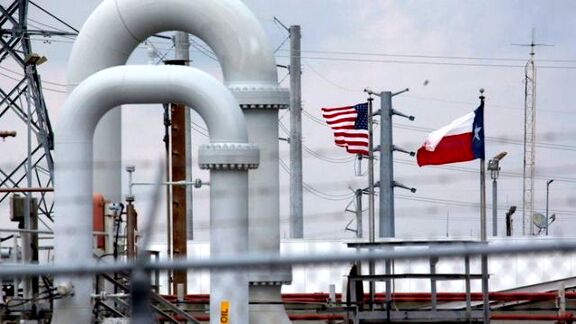 Texas oil producers ask state to limit output as prices collapse