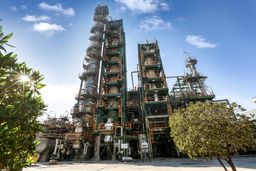 ثبت رکورد جدید تولید روزانه اسید استیک در پتروشیمی فن آوران، گامی دیگر در راستای تحقق جهش تولید