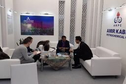 آغاز مذاکرات تجاری پتروشیمی امیرکبیر در نمایشگاه اینتر پلاستیکا روسیه 