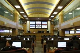 مخالفت مرکز پژوهش های مجلس با خروج پتروشیمی ها از بورس