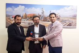 تندیس بهترین غرفه میلان پلاست 2018 به هلدینگ خلیج فارس اهدا شد