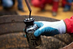 عدم برداشت قیر از مخازن تهدیدی برای بازار فرآورده های نفتی ایران