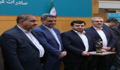 پتروشیمی شیراز لوح افتخار صادر کننده نمونه ملی سال 1401 را دریافت کرد