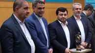 پتروشیمی شیراز لوح افتخار صادر کننده نمونه ملی سال 1401 را دریافت کرد