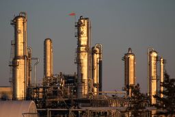 سود کلان پتروشیمی ها با تکیه بر نفت 