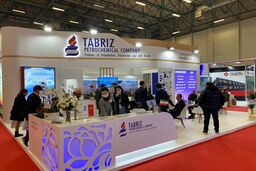 استقبال بازدیدکنندگان از غرفه نمایشگاه پتروشیمی تبریز در نمایشگاه اوراسیا