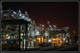 پتروشیمی مهر تندیس طلایی روز ملی صنعت و معدن را گرفت