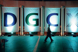 قیمت آتی پی وی سی با افت به زیر 900 دلار رسید