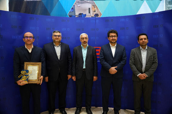 با انتخاب سازمان بورس و اوراق بهادار " آریا " ناشر برتر بازار سرمایه شد 