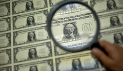 رابطه دلار با بورس/ تا چه زمانی دلار صعودی خواهد بود؟