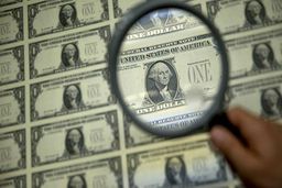 رابطه دلار با بورس/ تا چه زمانی دلار صعودی خواهد بود؟