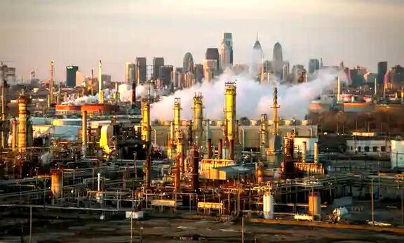 10 US oil refineries exceeding limits for cancer-causing benzene, report finds.