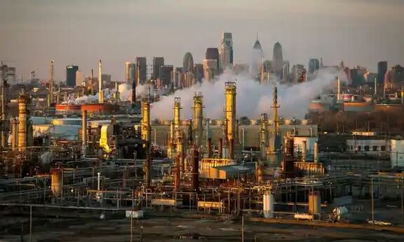 10 US oil refineries exceeding limits for cancer-causing benzene, report finds.