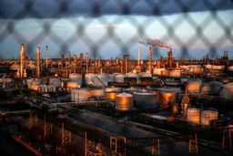 کاهش درآمد ارزی پتروشیمی های پلیمر ساز ایرانی