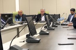 عدم توجه به افت قیمت ها در تعیین نرخ های پایه پتروشیمی ها