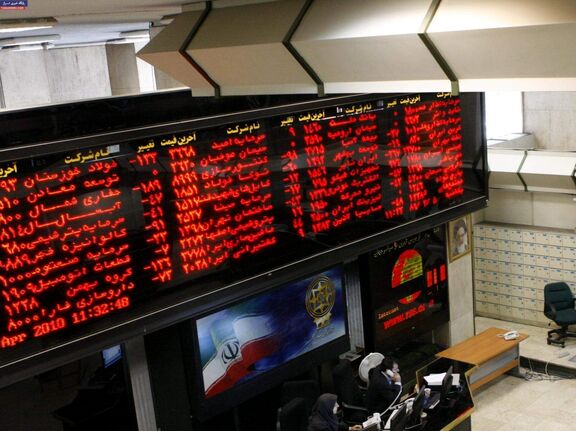 خروج نقدینگی از سهام های شاخص ساز و دلاری 