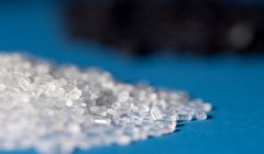 صف های طولانی مرز ایران و ترکیه پس از بازگشایی ۶ روزه گمرکات مرزی؛ دلایل کاهش سطح تجارت پلیمر در بازار ترکیه