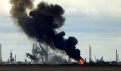 تاثیر آتش سوزی بر عرضه خوراک ته ماند برج تقطیر 