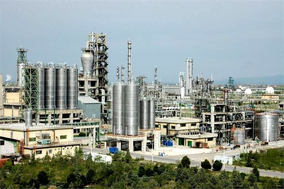 خطر کاهش فروش بیخ گوش پتروشیمی ها/ سیاستهای فروش متناقض در پتروشیمی های بزرگ