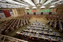 بازگشت دوباره قیمت آتی پی وی سی به زیر 800 دلار