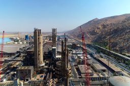 عملیات تعمیرات اساسی در منطقه 2 شرکت پتروشیمی شیراز در مهرماه 1400