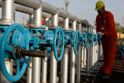 آتش سوزی در بزرگترین انبار پلی پروپیلن کارخانه ONGC هند